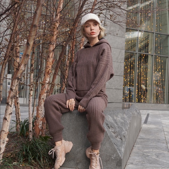 Cable Knit Short Sleeve Sweater Jogger 